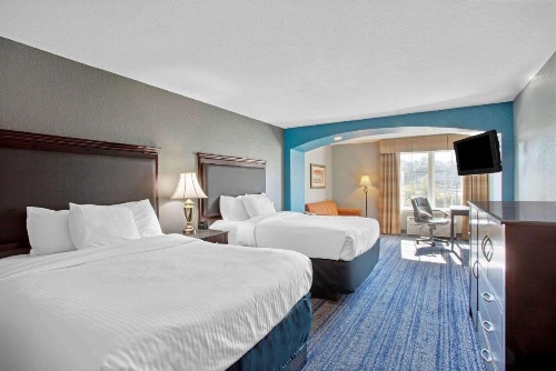 La Quinta Inn & Suites by Wyndham Mobile - Tillman's Corner image 17