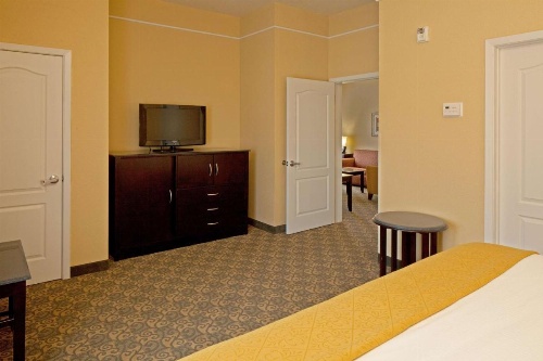 La Quinta Inn & Suites by Wyndham Mobile - Tillman's Corner image 19