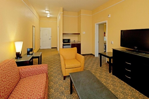 La Quinta Inn & Suites by Wyndham Mobile - Tillman's Corner image 23