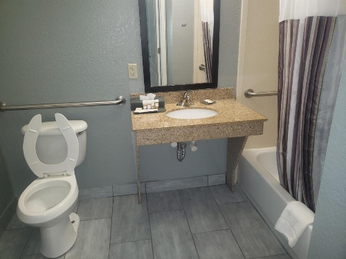 La Quinta Inn & Suites by Wyndham Mobile - Tillman's Corner image 26
