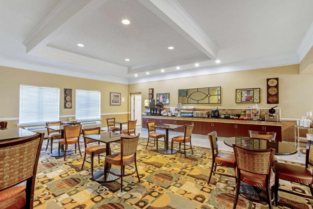 La Quinta Inn & Suites by Wyndham Mobile - Tillman's Corner Image 36