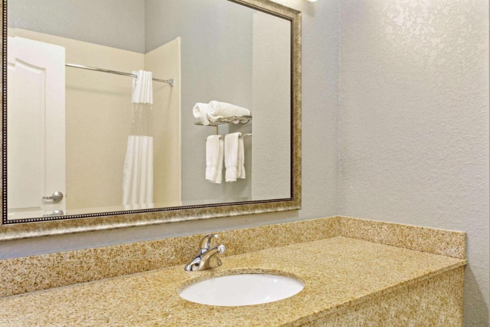 La Quinta Inn & Suites by Wyndham Mobile - Tillman's Corner Image 38