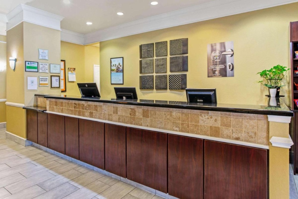La Quinta Inn & Suites by Wyndham Mobile - Tillman's Corner Image 6